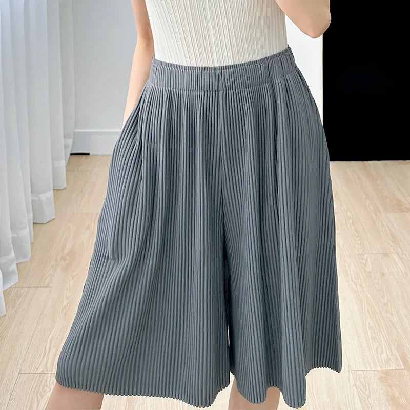 Women's High-Waist Pleated Cropped Pants - Loose Fit Summer Shorts