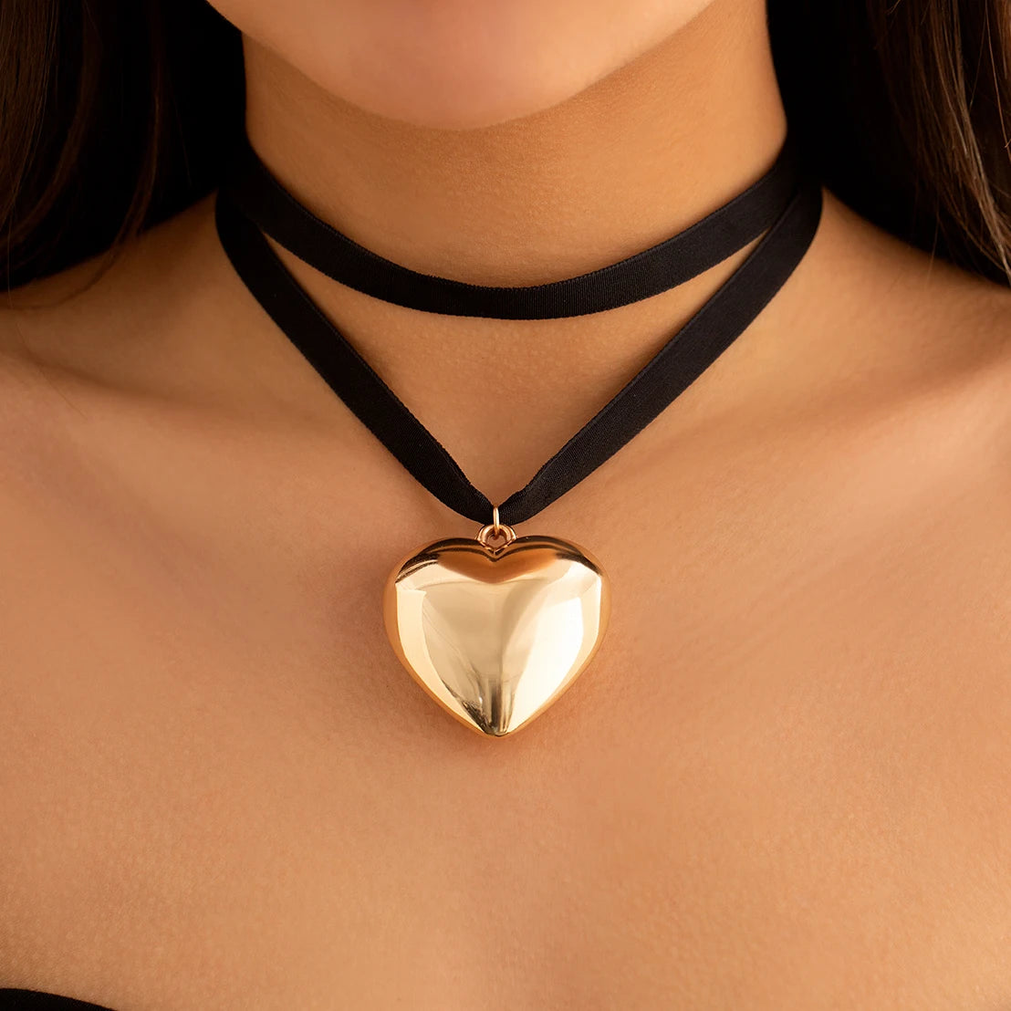 Oversized Heart Pendant Choker Necklace - Multilayer Gothic Velvet Statement Jewelry